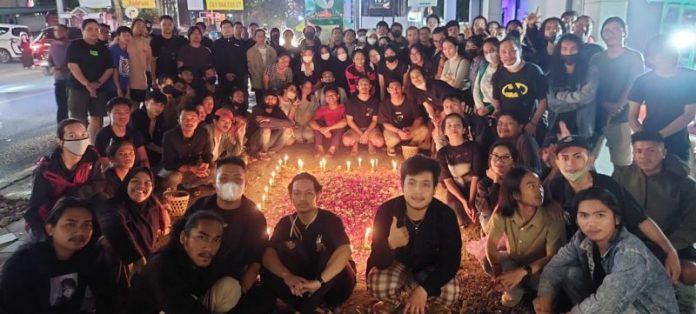Ratusan Mahasiswa ISI Yogyakarta Gelar Doa Bersama dan Nyalakan Lilin