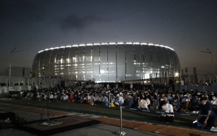 Jemaah Sholat Id Mulai Padati Jakarta International Stadium