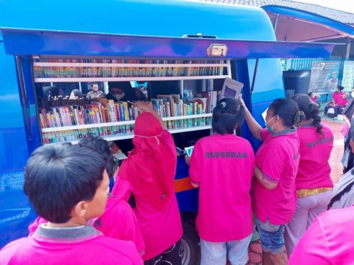 Warga Binaan Rutan Perempuan Tanjung Gusta Antusias Sambut Perpustakaan Keliling Pemko Medan