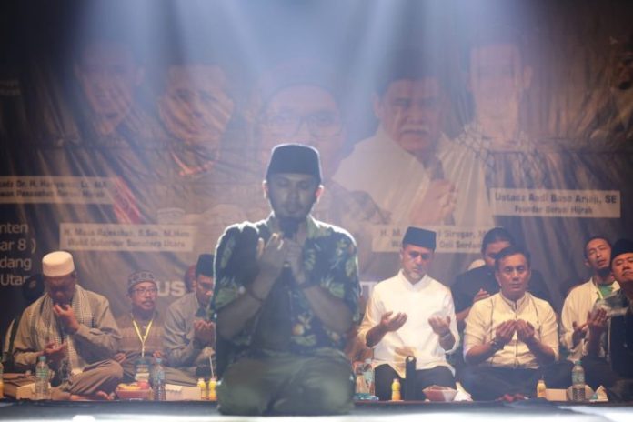 Konser Langit Bersama Ustadz Hanan Attaki di Tanjung Morawa, Wagub Bangga dengan Anak Muda Sumut