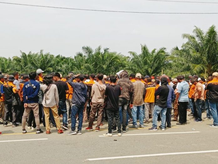 Seribuan Karyawan PTPN 2 Tolak Eksekusi Kebun Penara Oleh PN Lubuk Pakam