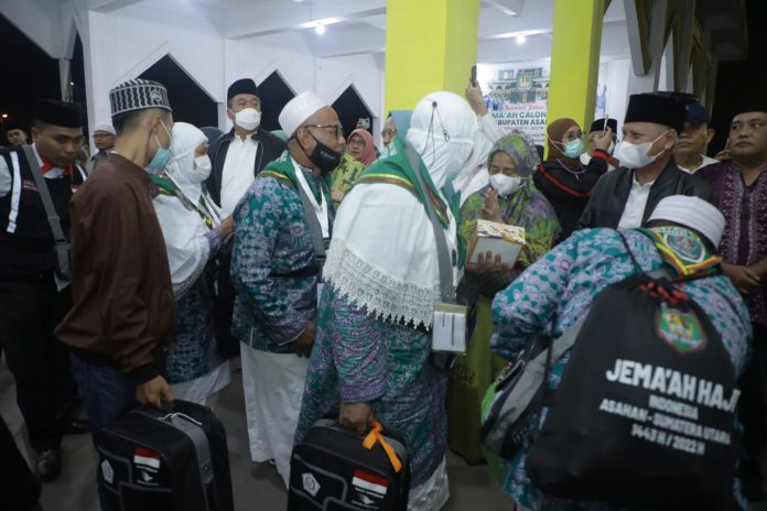 161 Jamaah Calon Haji Kabupaten Asahan Menuju Tanah Suci
