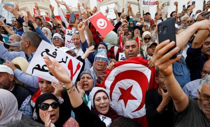 Rakyat Tunisia Menentang Referendum Konstitusi