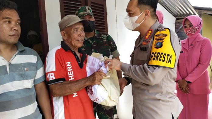 Sambut HUT Bhayangkara ke-76, Polda Sumut Perbaiki Rumah Warga Lubuk Pakam