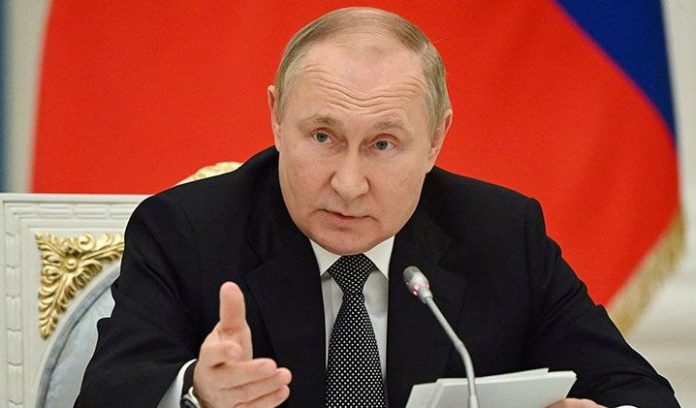 Putin Tantang Barat Coba Kalahkan Rusia