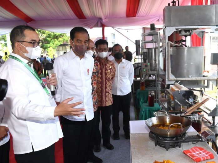 Jokowi Tinjau Inovasi Pengolahan Minyak Kelapa Sawit di Medan