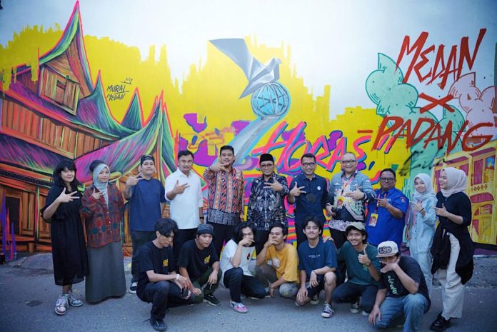 Bobby Nasution saat membawa para penggiat mural ke Kota Padang (f:ist/mistar)