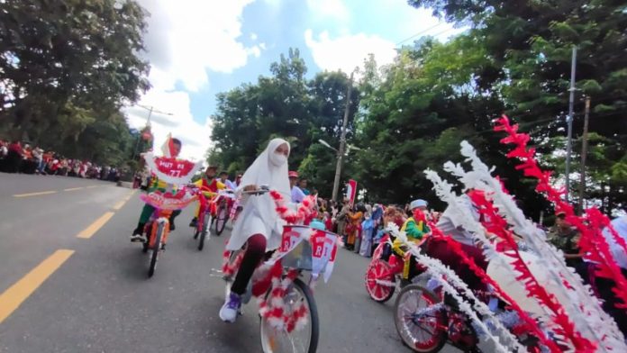 Ratusan Pelajar di Asahan Meriahkan HUT RI dengan Karnaval Sepeda Hias