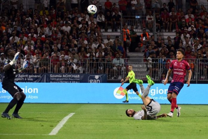 Cukur Clermont 5-0, Messi Cetak Dua Gol Saat PSG Buka Musim