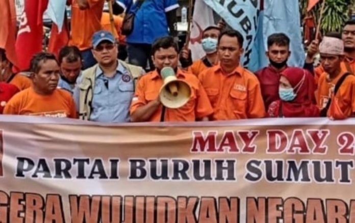 Partai Buruh Sumatera Utara saat melakukan aksi unjuk rasa beberapa waktu lalu. (f:ist/mistar)