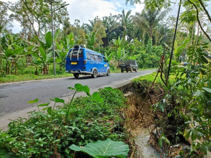 Beram Jalan Sidamanik di Tigabolon Terancam Amblas