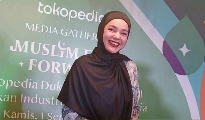 Aktris Dewi Sandra saat bertemu media di Aljazeerah Signature Restaurant & Lounge, Jakarta, Kamis (1/9/2022) (ANTARA/Suci Nurhaliza)