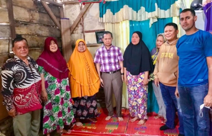 Keluarga Buruh Bongkar Muat di Tanjungbalai Terima Tali Asih