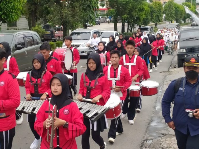 Marching Band SMAN 5 Siantar Meriahkan Pawai Perayaan Maulid Nabi Muhammad SAW