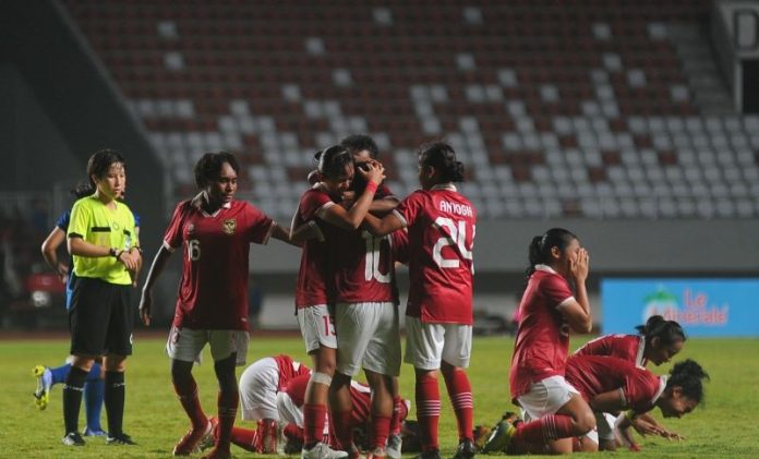 Timnas Putri Indonesia Taklukkan Singapura 2-1 di Laga FIFA