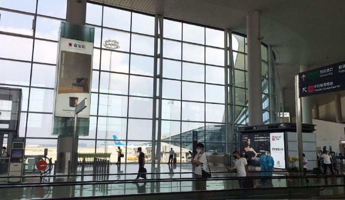 Kasus Positif Covid-19 Lebih 8.000, Mayoritas Penerbangan di China Dibatalkan