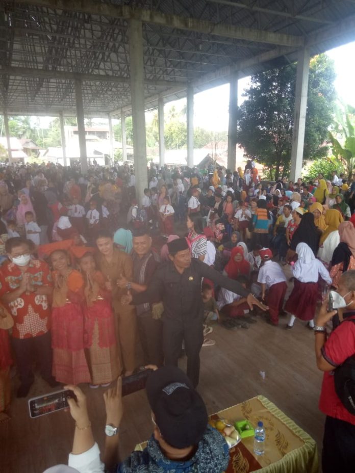 PDIP Serahkan Beasiswa Program Indonesia Pintar di Bangun Purba