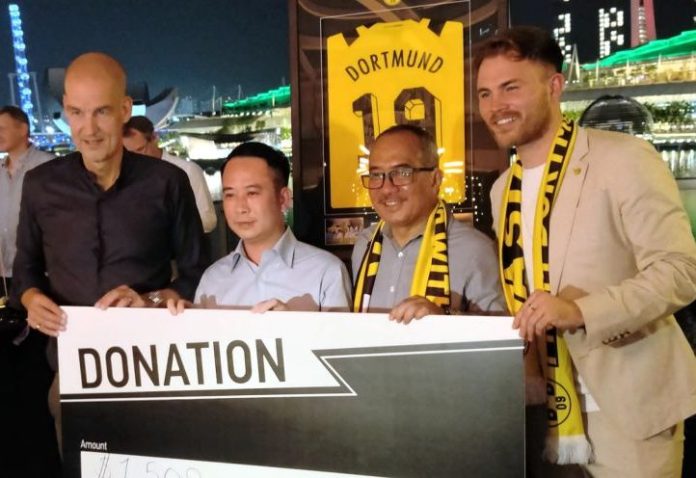 Dortmund Lelang Kostum Julian Brandt untuk Donasi Korban Kanjuruhan