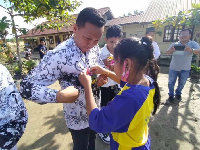 Hari Guru Nasional, Rumah Aspirasi Sahabat Novri Aritonang Beri Tali Kasih pada Guru SLB Negeri Siantar