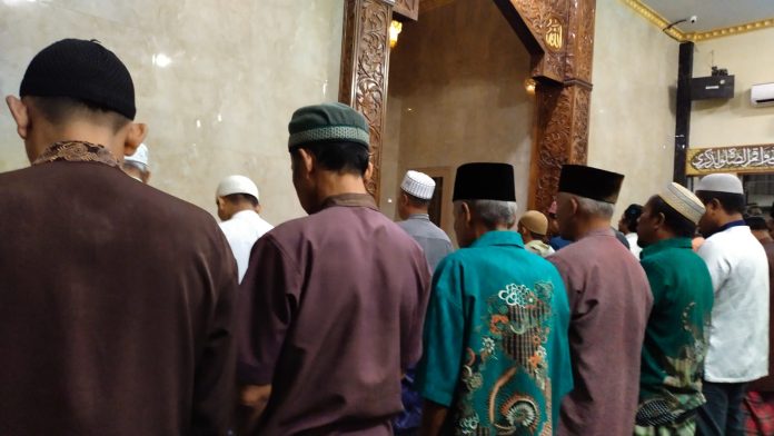 Jamaah Masjid Baiturrohim Delitua Gelar Sholat Gerhana Bulan