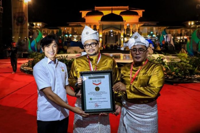 GEMES 2022 Pecahkan Rekor MURI Tarian Zapin Melayu Lima Negara Serumpun
