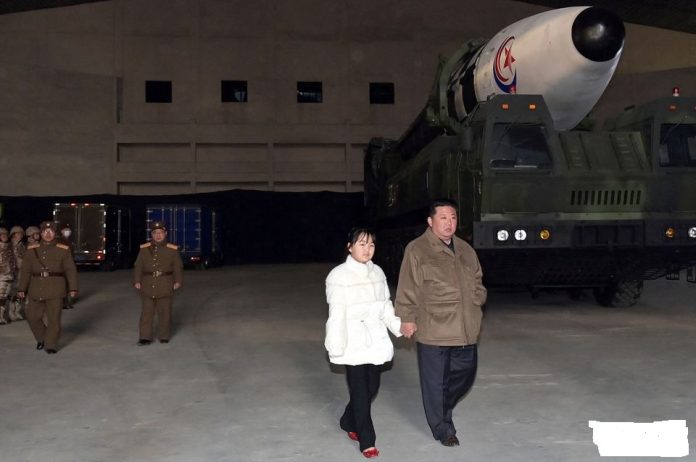 Kim Jong Un Awasi Uji Coba ICBM, Bersumpah Lebih Banyak Senjata Nuklir