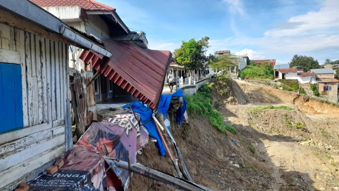 Longsor di Jalan Siak Siantar, Ini Tanggapan Akademisi, DPRD dan Kapolres