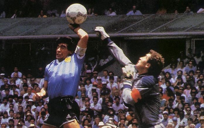 Bola 'Gol Tangan Tuhan' Maradona Akan Dilelang Pekan Depan