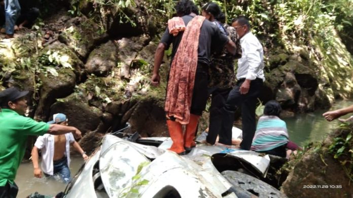 Mobil Rombongan Pesta Asal Dairi Terjun ke Sungai Kerajaan Pakpak Bharat, 5 Orang Tewas