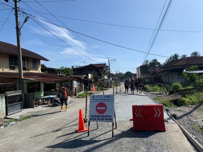 Jalan Provinsi Jurusan Siantar-Raya Diperbaiki, Cor Beton di Panei Tongah Hampir Rampung