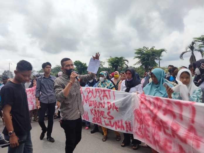Warga 3 Desa di Asahan Demo Tolak Pelantikan Kades