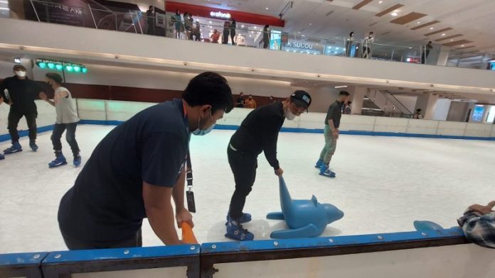 Yuk, Isi Libur Akhir Tahun Bermain Ice Skating di Medan