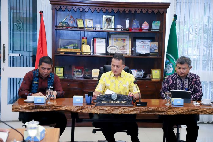 Wakil Gubernur (Wagub) Sumatera Utara (Sumut) Musa Rajekshah memimpin rapat persiapan menyambut Menteri Koordinator (Menko) Bidang Perekonomian Airlangga Hartarto di Rumah Dinas Wagub, Jalan Teuku Daud. (f:ist/mistar)