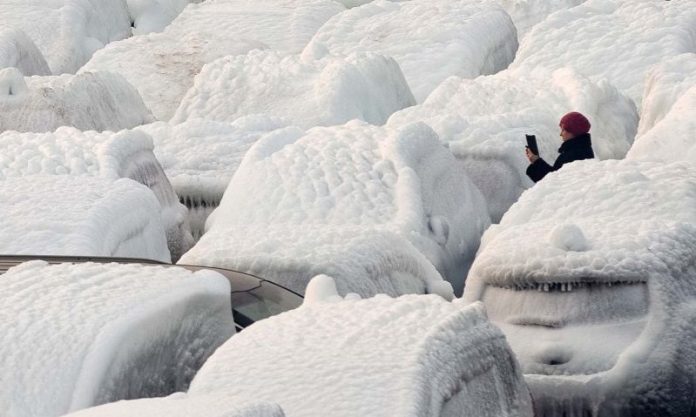 Salju Lebat di Jepang, Pengemudi Terlantar Semalaman