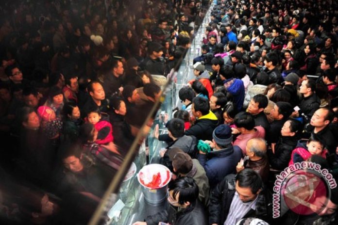 Warga China Mulai Berburu Tiket Kereta untuk Mudik Tahun Baru Imlek