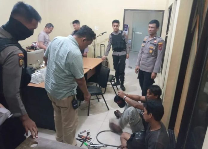 Polrestabes Medan Tangkap 2 Pencuri Tiang Besi PLN