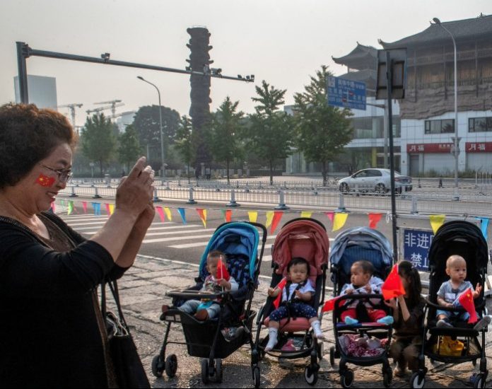 China Bebaskan Orang yang Belum Menikah Punya Anak secara Legal di Sichuan