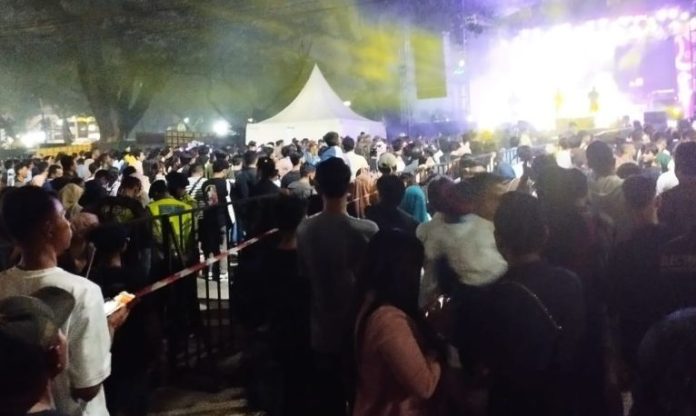 Pesta Kembang Api Meriahkan Malam Tahun Baru 2023 di Medan