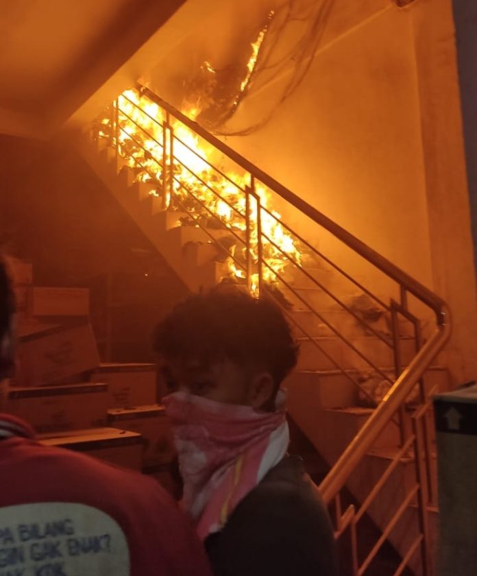 Toko Penjualan Pampers Bayi di Medan Terbakar
