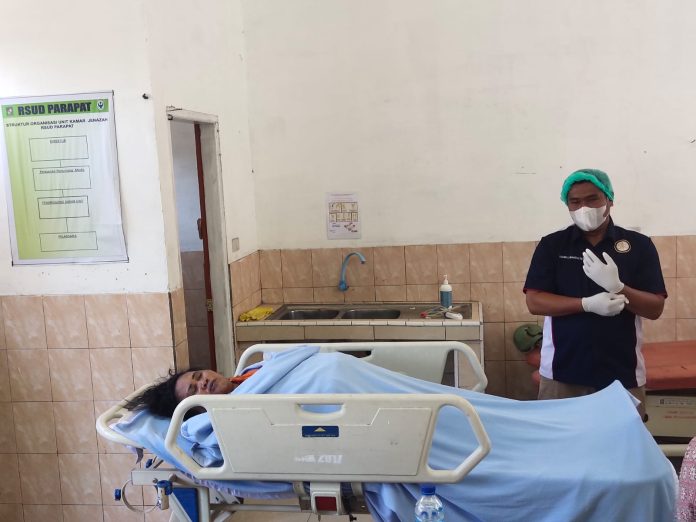 Korban saat di rumah sakit RSUD Parapat (f;ist/mistar)