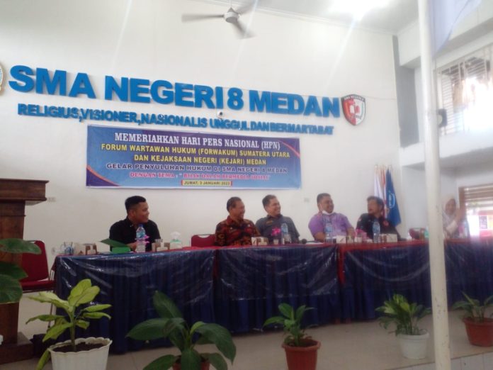 Sambut HPN, Forwakum Sumut dan Kejari Gelar Jurnalistik Hukum di SMAN 8 Medan
