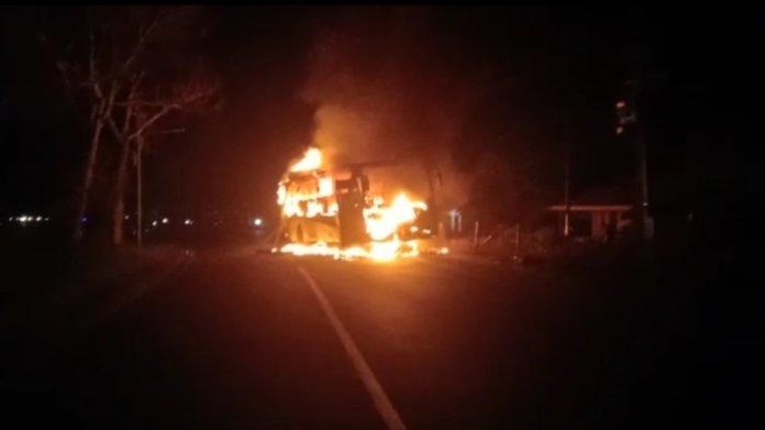 Bus Pariwisata Rombongan Siswa Terbakar Setelah Tabrak Sepeda Motor di Sergai, 1 Tewas