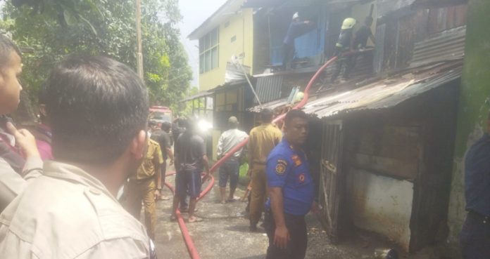 Empat Rumah Semi Permanen di Medan Petisah Terbakar