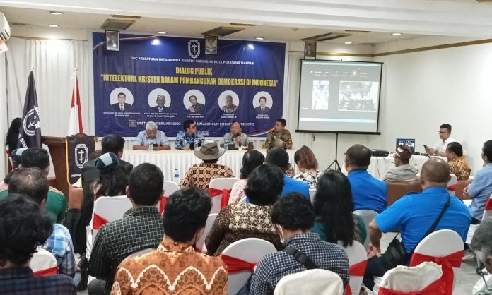 PIKI Siantar Gelar Dialog Publik Pembangunan Demokrasi di Indonesia