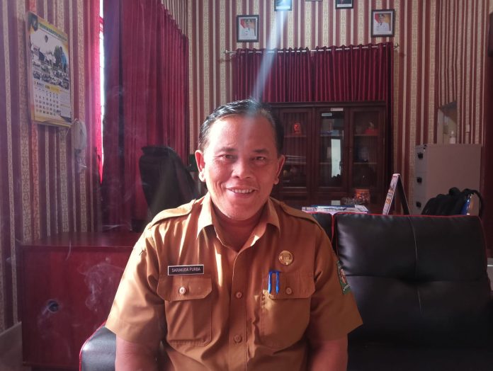 Sekretaris Panitia Pemilihan Pangulu Nagori Tingkat Kabupaten Sarimuda Purba (f:Roland/mistar)
