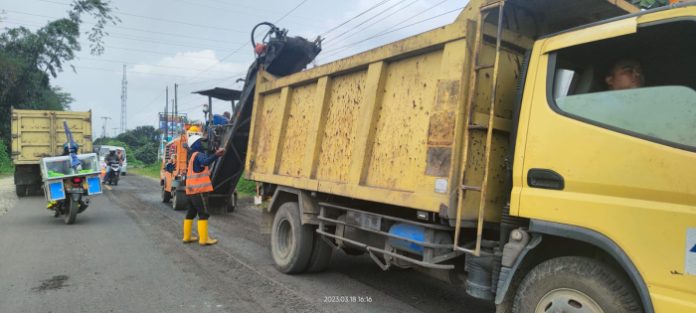 Perbaikan Jalan di Sitinjo Dairi Dinilai Tidak Profesional, Warga: Lalap Rusak!