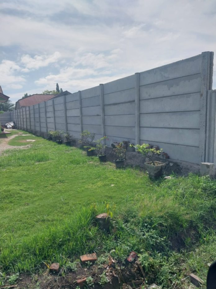 Warga Keluhkan Bangunan Tembok Pagar tanpa SIMBG di Beringin Deli Serdang