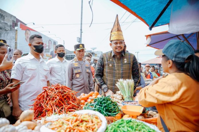 Pastikan Ketersediaan Bahan Pokok Jelang Ramadhan, Bobby Nasution Tinjau Pasar Sukaramai