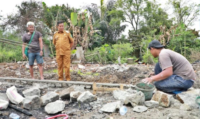 Bupati Simalungun Bantu Pembangunan Rumah Warga Korban Kebakaran di Raya
