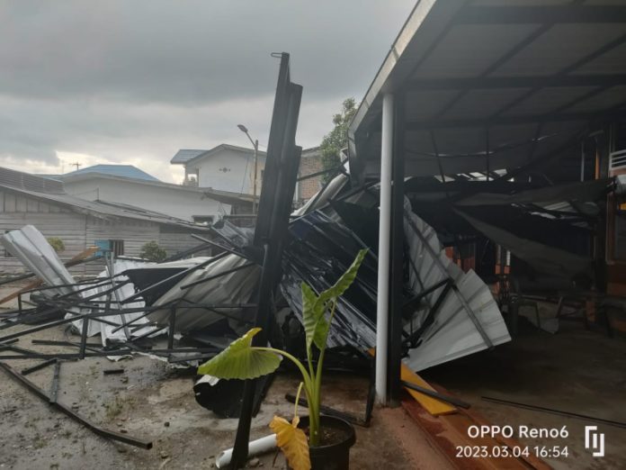 Dua Rumah Rusak Dihantam Angin Puting Beliung di Dairi